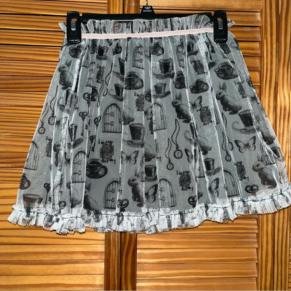 D-Signed Disney Alice In‎ Wonderland Tulle Skirt Size Small 7/8